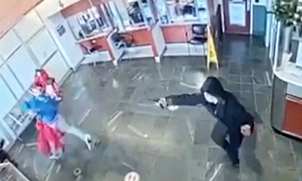 Σοκαριστικό βίντεο με πιστολίδι σε νοσοκομείο της Νέας Υόρκης